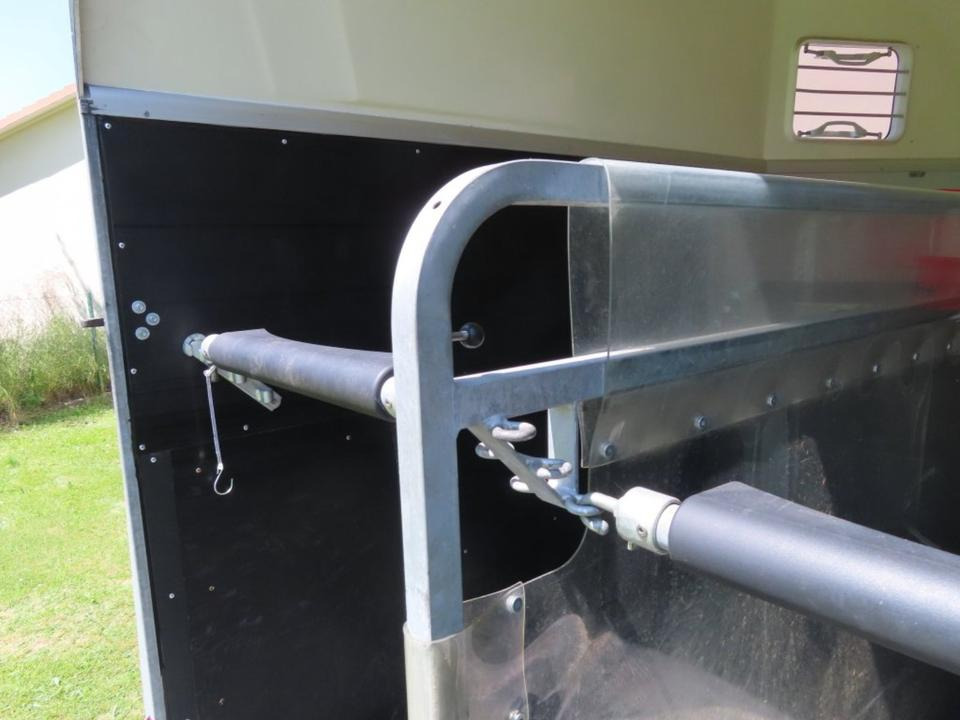 Pferdeanhänger Humbaur, Xanthos Aero, 100 km/h Sattelkammer - Horse trailer: picture 4 Pferdeanhänger Humbaur, Xanthos Aero, 100 km/h Sattelkammer - Horse trailer: picture 4