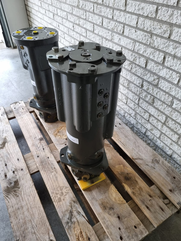 Hydraulics for Waste/ Industry handler SENNEBOGEN Rotary union / Centrale doorvoer 113604 / 034570: picture 6