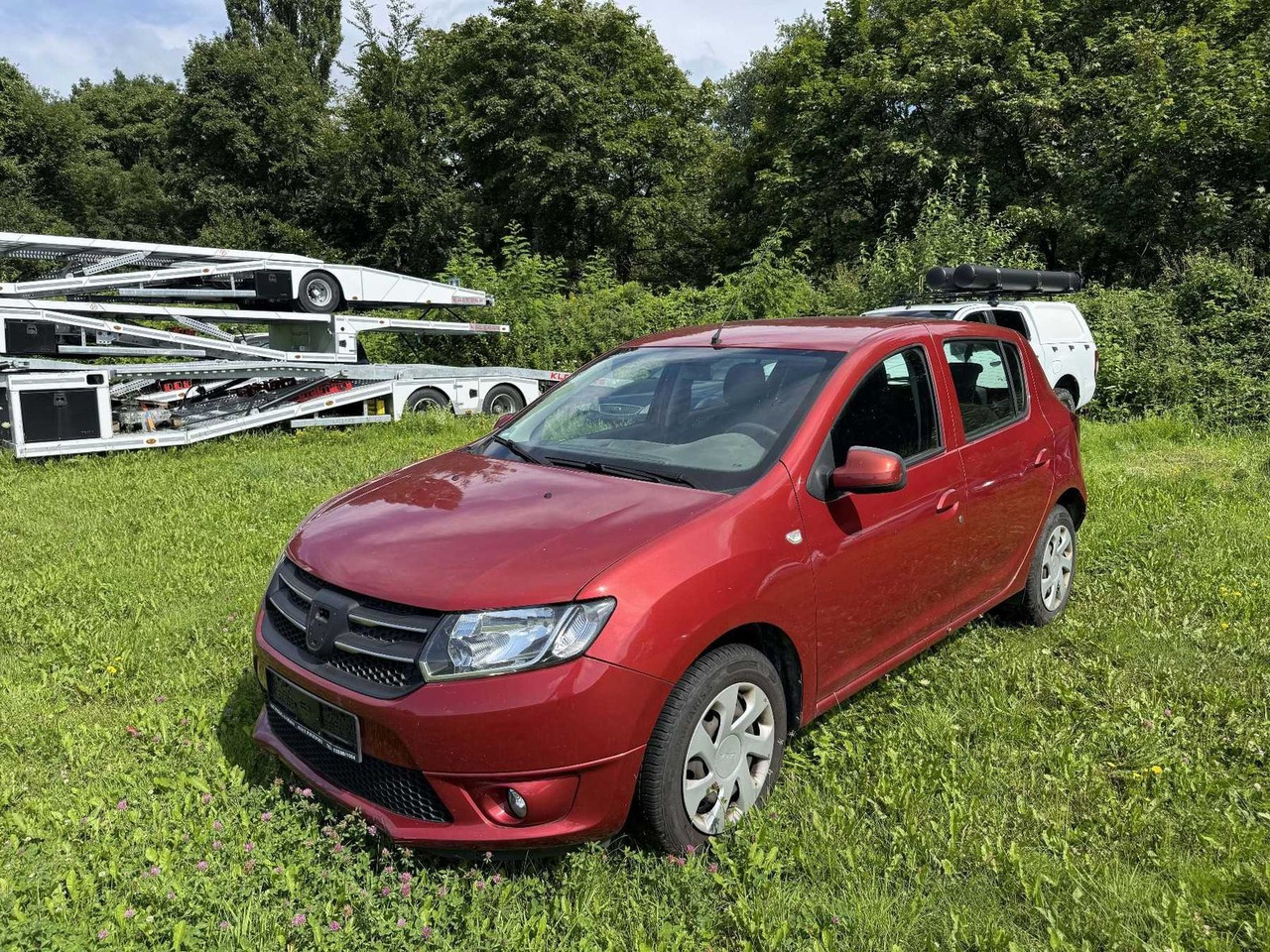 Dacia Sandero TCe90 Laureate +STEUERKETTE RASSELT+ - Sedan: picture 1 Dacia Sandero TCe90 Laureate +STEUERKETTE RASSELT+ - Sedan: picture 1