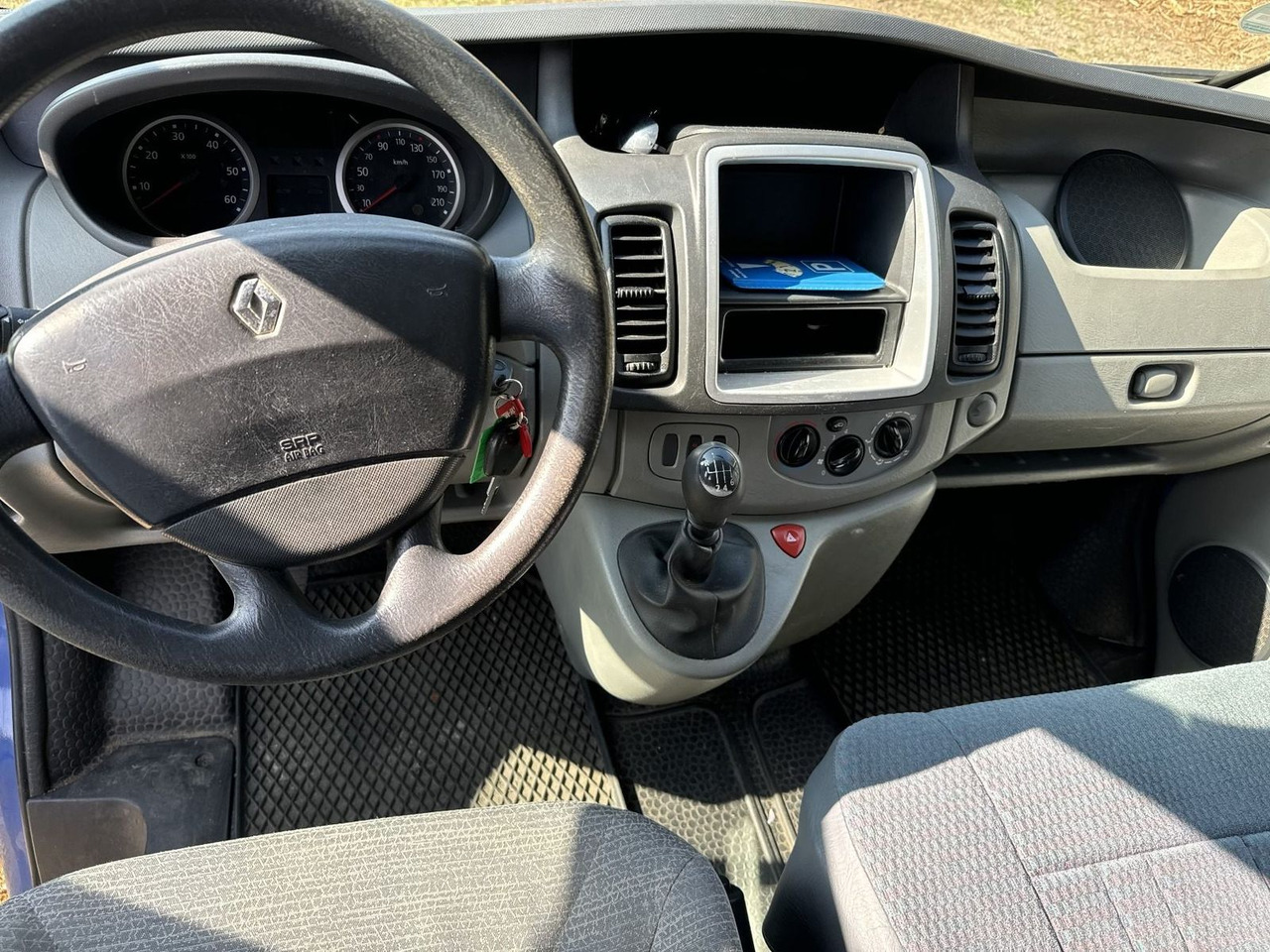 Passenger van Renault Trafic Combi dCi90 L1H1 9-Sitzer: picture 15