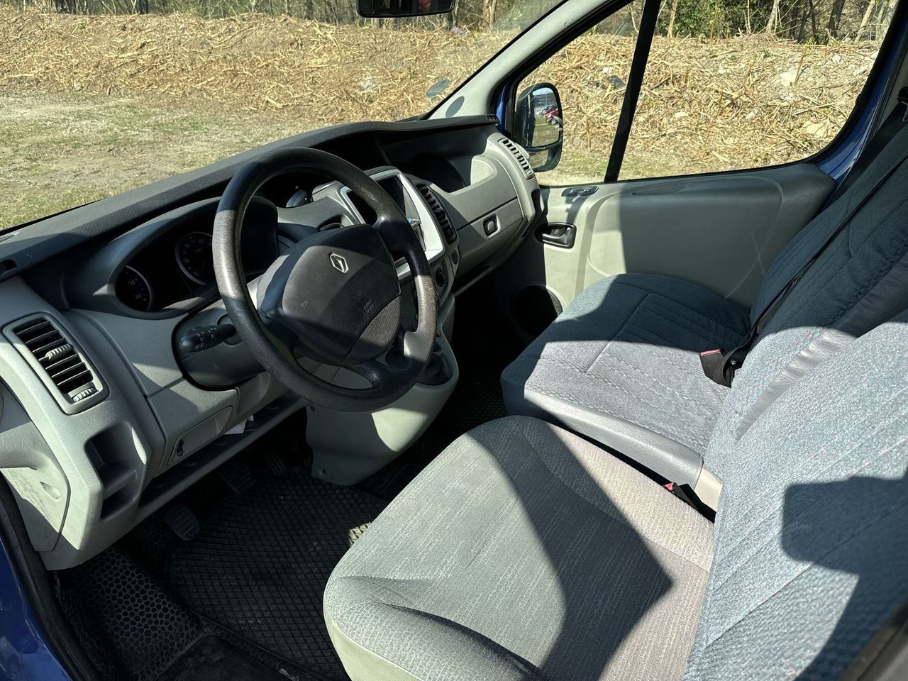 Passenger van Renault Trafic Combi dCi90 L1H1 9-Sitzer: picture 14