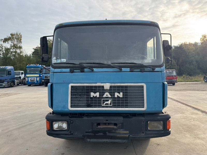 MAN 18.232 (12.000L / STEEL SUSPENSION / 6 CYLINDER WITH MANUAL PUMP) - Vacuum truck: picture 2 MAN 18.232 (12.000L / STEEL SUSPENSION / 6 CYLINDER WITH MANUAL PUMP) - Vacuum truck: picture 2
