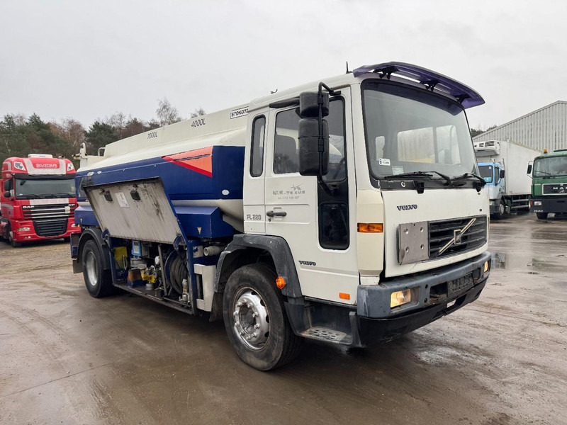 Volvo FL 6 - 220 (11000 L / 2 COMPARTMENTS / 18 TON / MANUAL GEARBOX / PERFECT) - Tank truck: picture 3 Volvo FL 6 - 220 (11000 L / 2 COMPARTMENTS / 18 TON / MANUAL GEARBOX / PERFECT) - Tank truck: picture 3