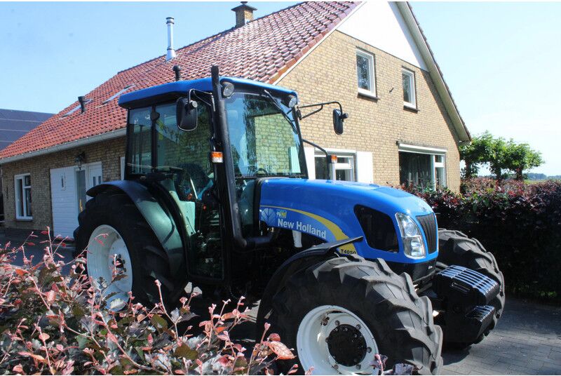 New Holland T4050 - Farm tractor: picture 1 New Holland T4050 - Farm tractor: picture 1