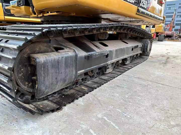 Crawler excavator High-quality Used CAT325D Excavator at a Low Price: picture 6