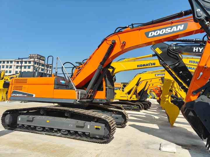 Used Doosan DX300LC-9C Excavator with Little Time Used in Excellent Condition Korea Brand Doosan 30 Tons Excavator for Sale - Excavator: picture 4 Used Doosan DX300LC-9C Excavator with Little Time Used in Excellent Condition Korea Brand Doosan 30 Tons Excavator for Sale - Excavator: picture 4