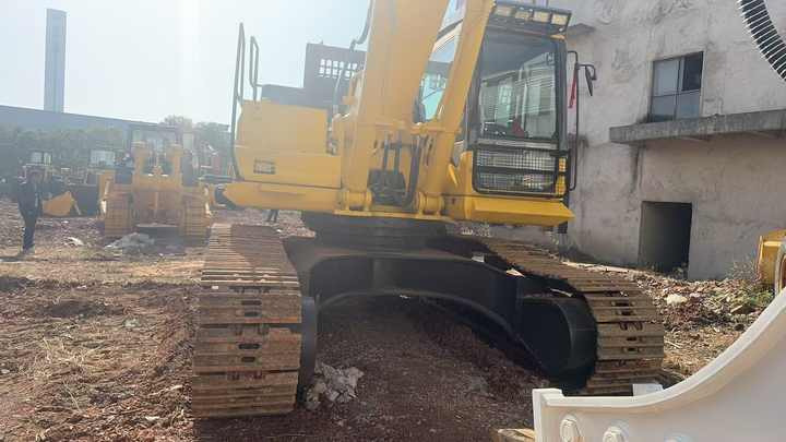 Used Komatsu PC400-7 Large Crawler Excavator Cheap Price Hot Sale Komatsu PC400-7 Widely Used in Mining Earthworks - Crawler excavator: picture 2 Used Komatsu PC400-7 Large Crawler Excavator Cheap Price Hot Sale Komatsu PC400-7 Widely Used in Mining Earthworks - Crawler excavator: picture 2
