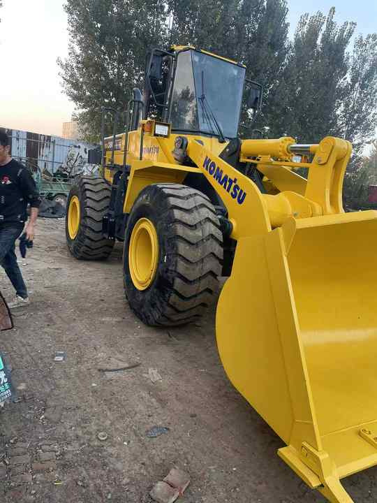 Used Komatsu WA380-3 Front Loader in Very Good Condition Strong Power komatsu 380 Wheel Loader Low Price Hot Sale - Wheel loader: picture 2 Used Komatsu WA380-3 Front Loader in Very Good Condition Strong Power komatsu 380 Wheel Loader Low Price Hot Sale - Wheel loader: picture 2