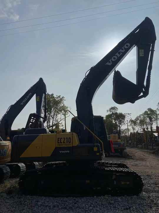 Used Korea Brand volvo Ec210 Excavator for Sale - Crawler excavator: picture 2 Used Korea Brand volvo Ec210 Excavator for Sale - Crawler excavator: picture 2