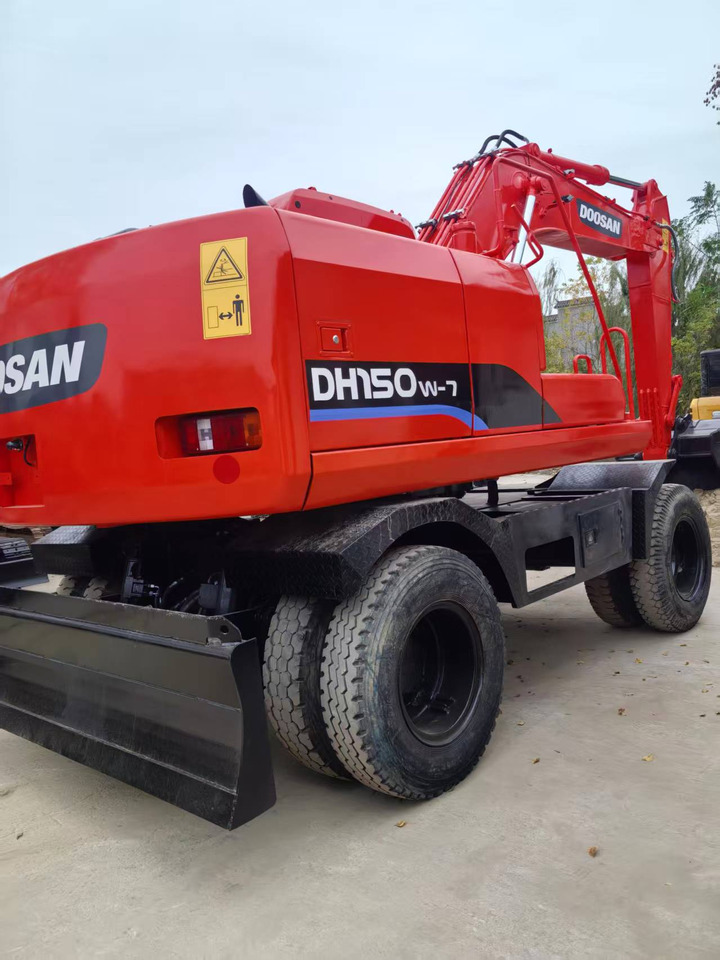 Doosan Used DH150W-7 wheeled excavator for sale at a low price. - Wheel excavator: picture 3 Doosan Used DH150W-7 wheeled excavator for sale at a low price. - Wheel excavator: picture 3