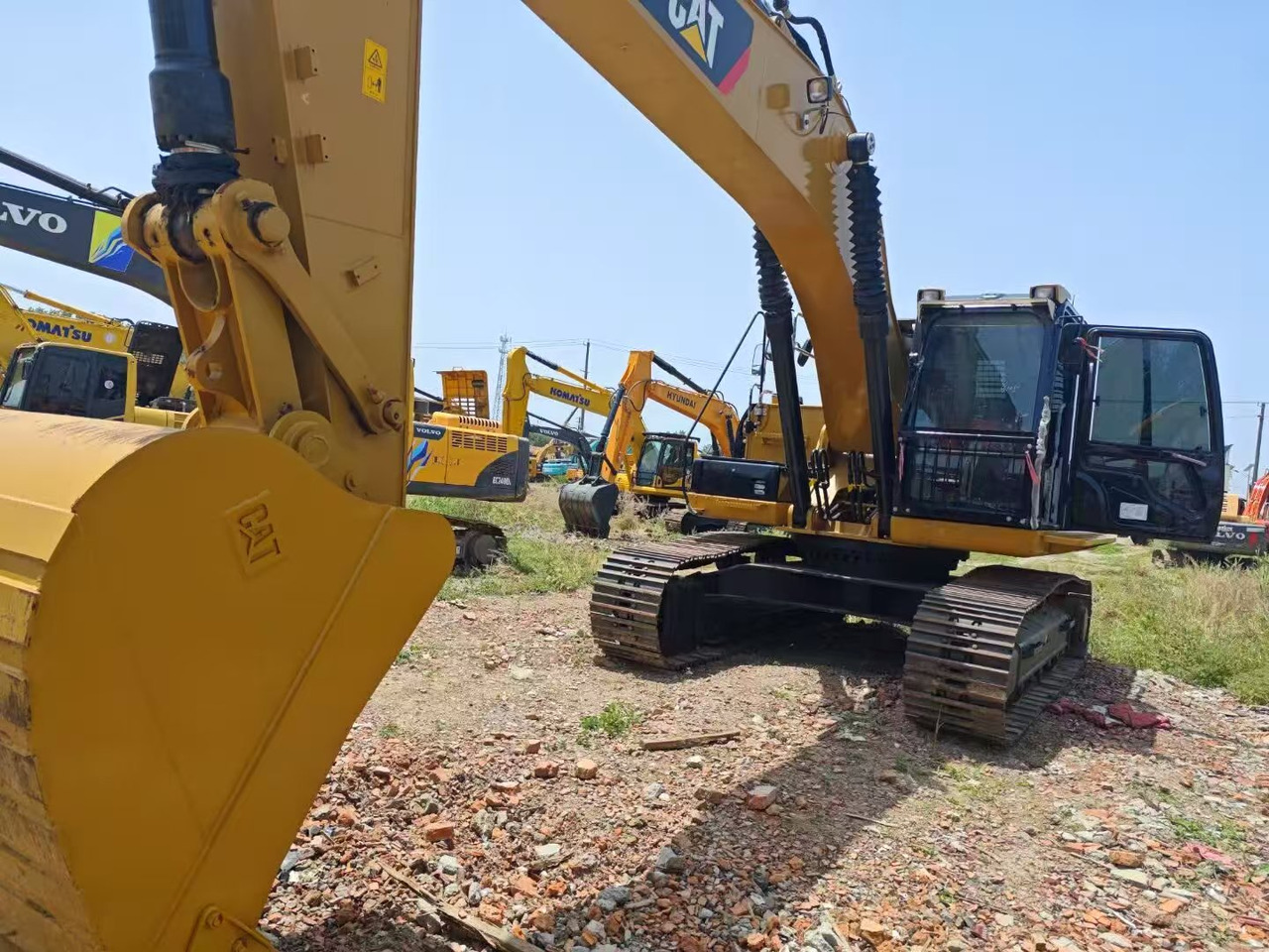 Crawler excavator CATERPILLAR 329D: picture 6