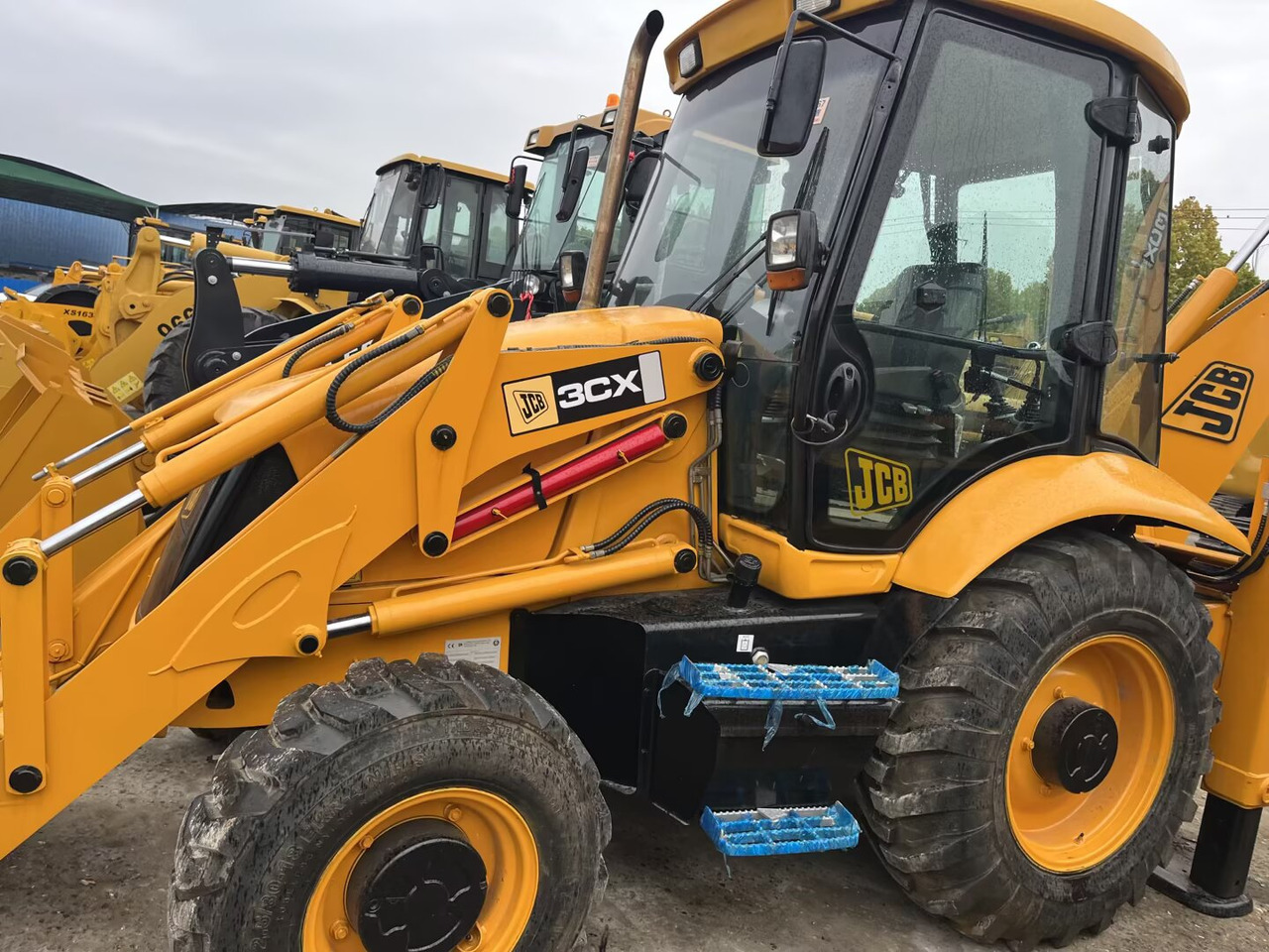 JCB - Backhoe loader: picture 1 JCB - Backhoe loader: picture 1