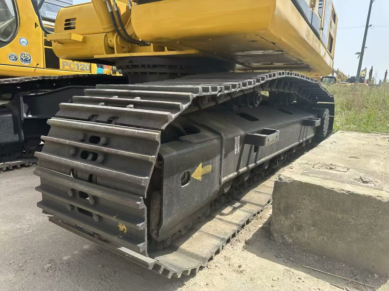 Crawler excavator KOMATSU 200-8: picture 7