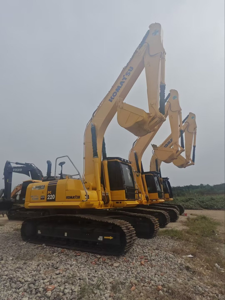 小松PC220 - Crawler excavator: picture 1 小松PC220 - Crawler excavator: picture 1
