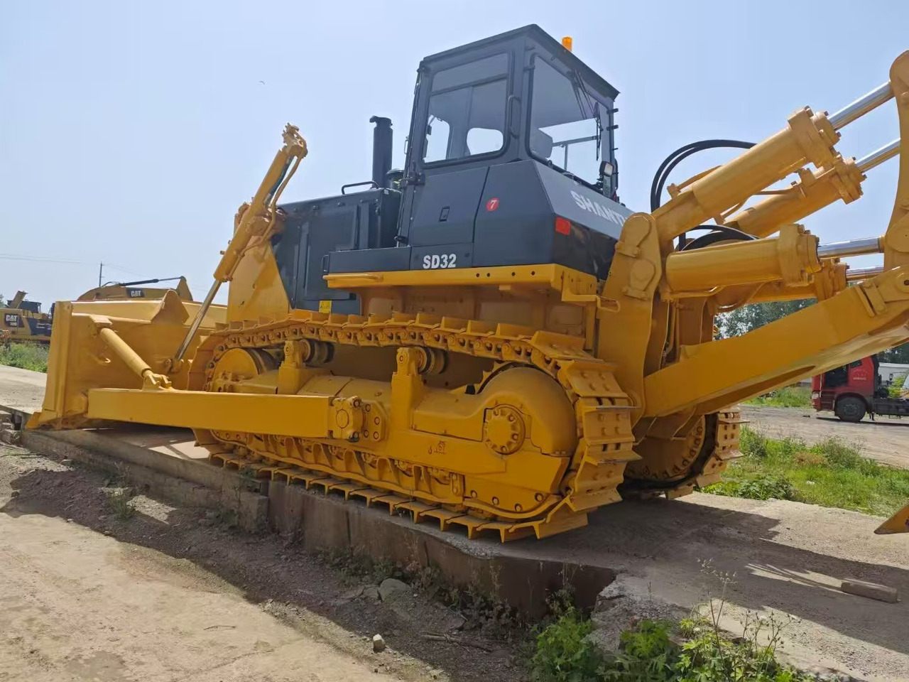 Bulldozer SHANTUI SD32: picture 10