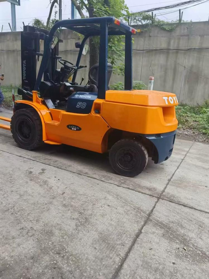 TOYATA 5-TON - Vertical mast lift: picture 3 TOYATA 5-TON - Vertical mast lift: picture 3