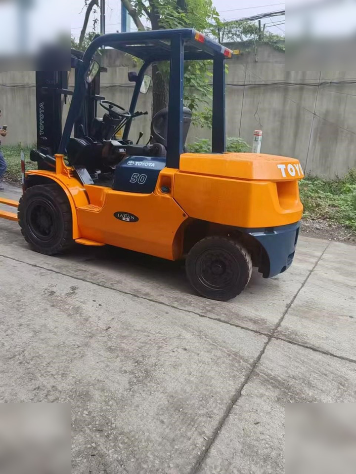 TOYOTA 8FGU30 - Forklift: picture 3 TOYOTA 8FGU30 - Forklift: picture 3