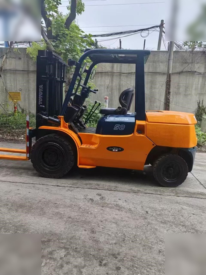 TOYOTA 8FGU30 - Forklift: picture 1 TOYOTA 8FGU30 - Forklift: picture 1