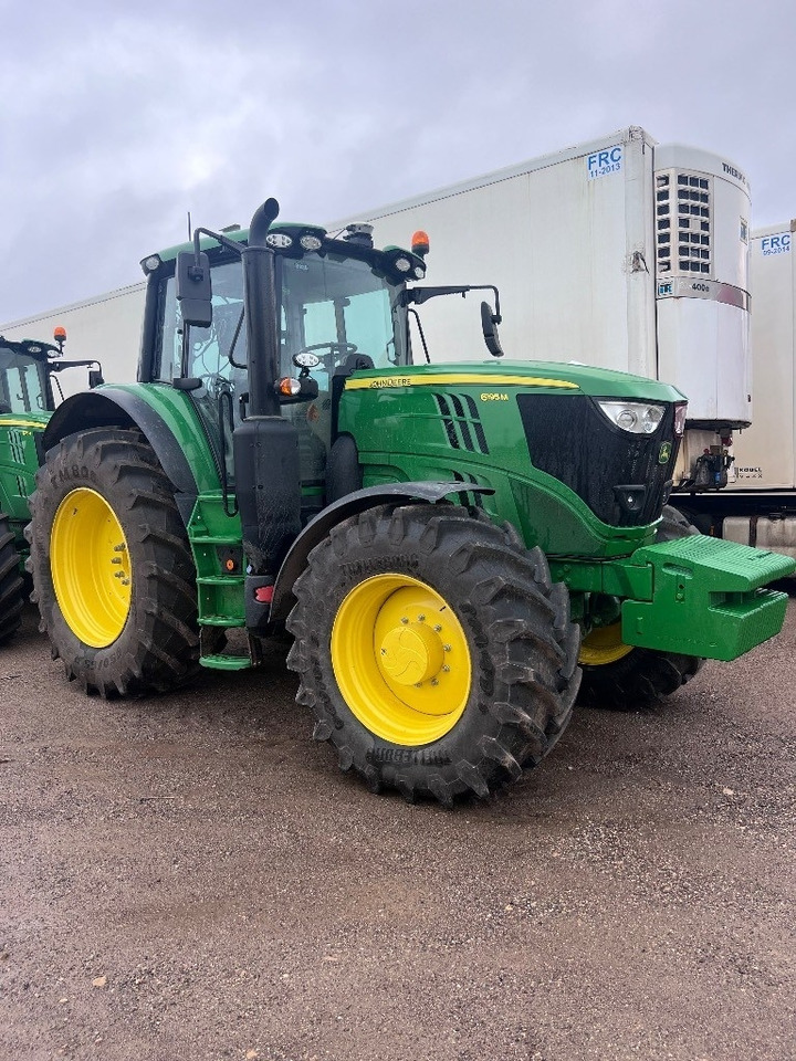 John Deere 6195M - Farm tractor: picture 2 John Deere 6195M - Farm tractor: picture 2