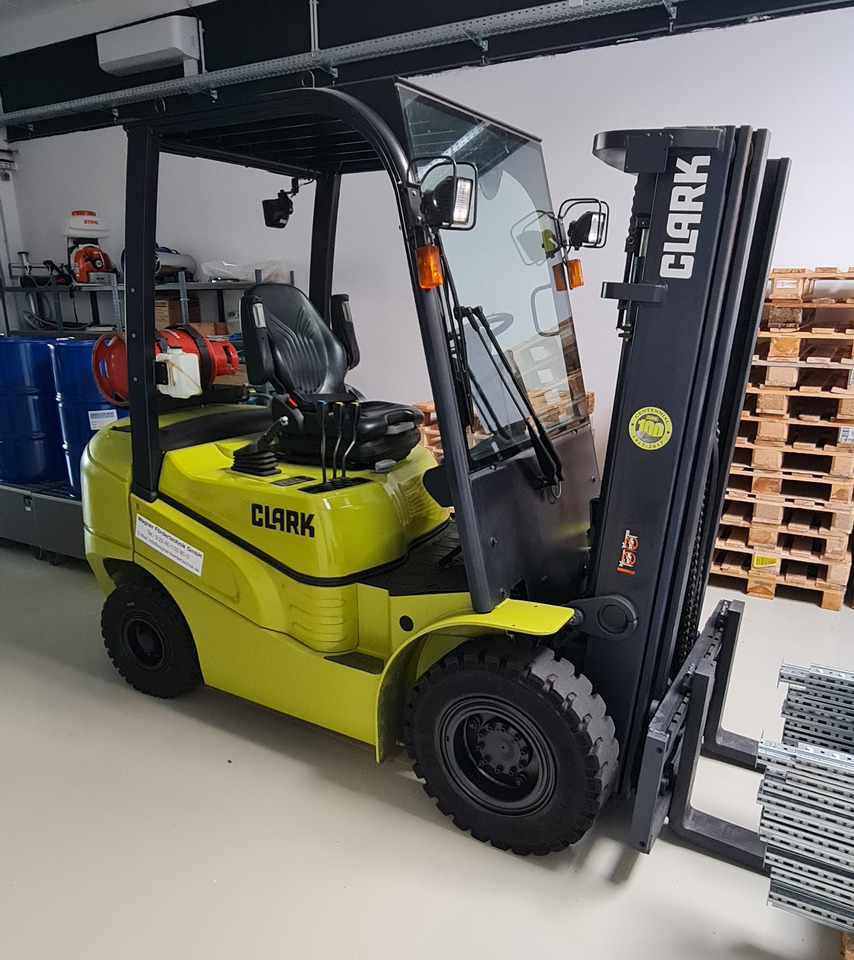 CLARK GTX 25L - LPG forklift: picture 1 CLARK GTX 25L - LPG forklift: picture 1