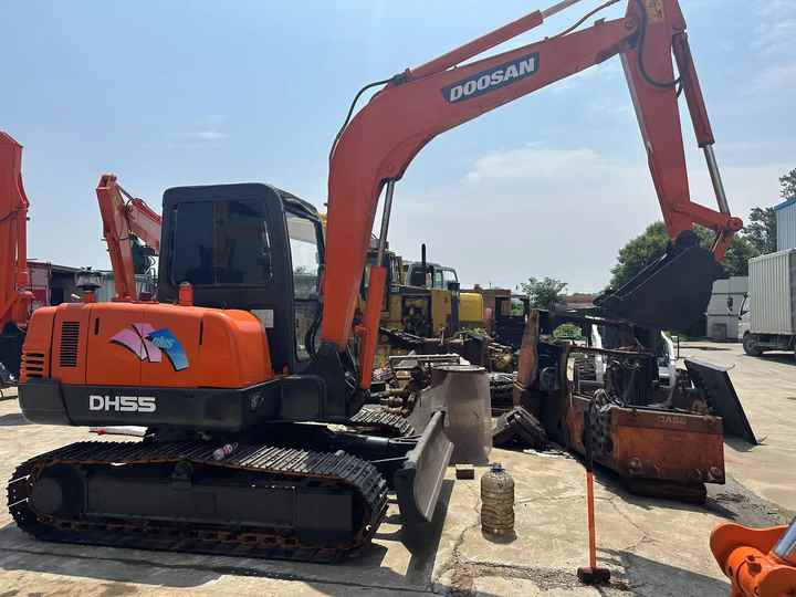 90% New Mini Excavator Doosan DH55 Second-hand Excavator 5 Ton Mini Used Excavator for Sale in Low Price - Mini excavator: picture 4 90% New Mini Excavator Doosan DH55 Second-hand Excavator 5 Ton Mini Used Excavator for Sale in Low Price - Mini excavator: picture 4