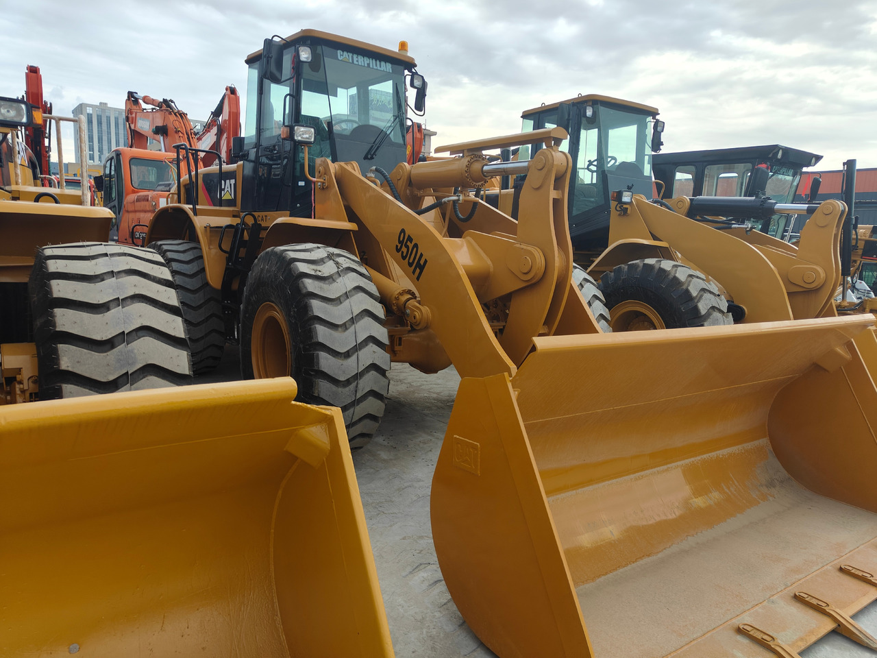 CATERPILLAR 950h in stock good quality ready to work - Wheel loader: picture 3 CATERPILLAR 950h in stock good quality ready to work - Wheel loader: picture 3