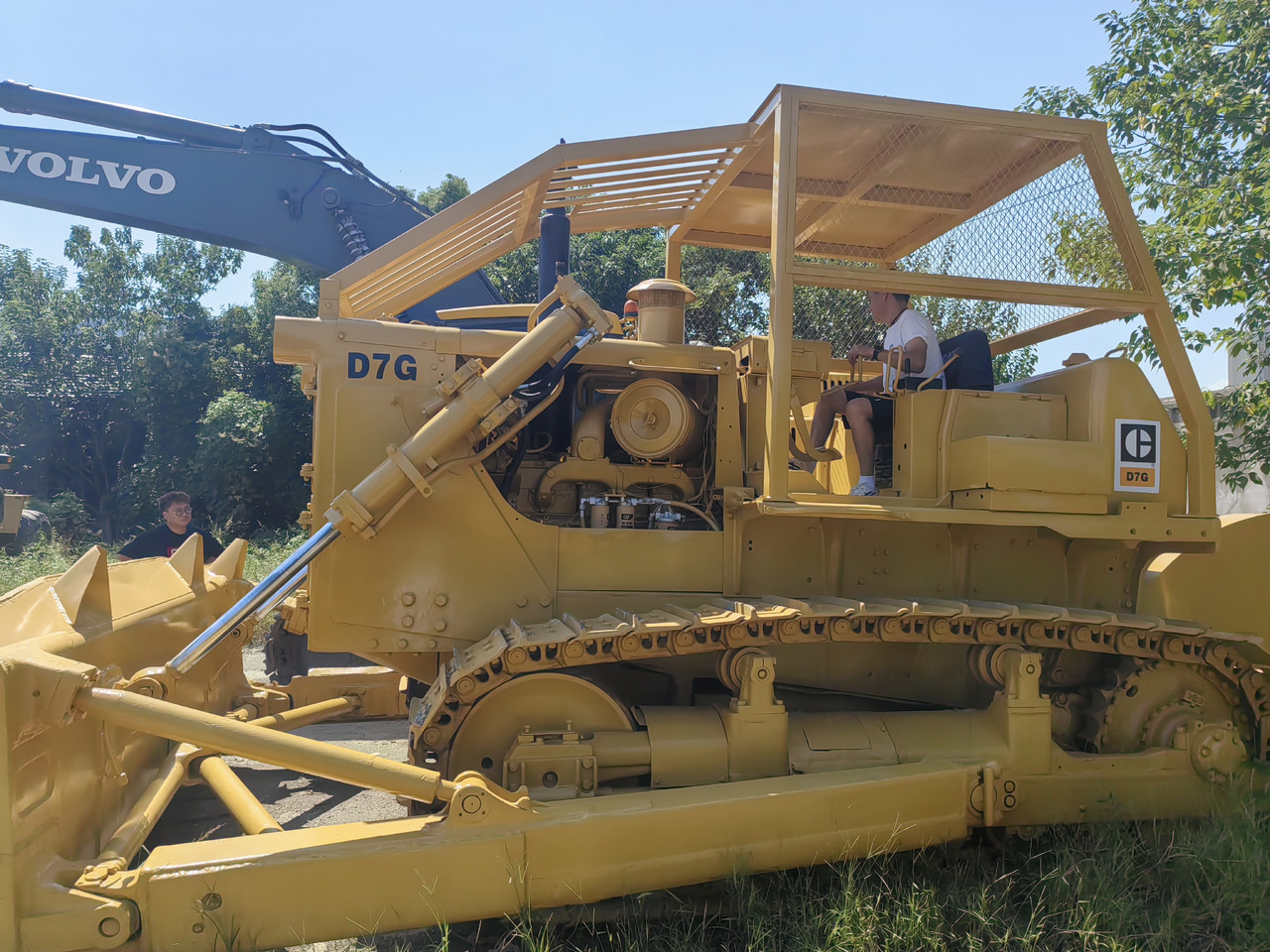 CATTERPILLAR CATD7G Bulldozer in stock for sale at good price - Bulldozer: picture 3 CATTERPILLAR CATD7G Bulldozer in stock for sale at good price - Bulldozer: picture 3