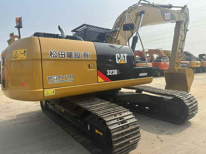 Certified Pre-Owned CAT 323DL | Heavy-Duty Excavator for Mining/ Construction - Price Negotiable! - Crawler excavator: picture 4 Certified Pre-Owned CAT 323DL | Heavy-Duty Excavator for Mining/ Construction - Price Negotiable! - Crawler excavator: picture 4