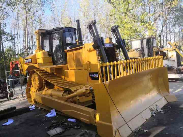 Second Hand Caterpillar CAT D7H D7G D7R Bulldozer, Used CAT D7H Japan Import in Good Condition - Bulldozer: picture 5 Second Hand Caterpillar CAT D7H D7G D7R Bulldozer, Used CAT D7H Japan Import in Good Condition - Bulldozer: picture 5