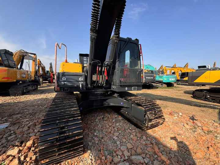Used VOLVO EC210 Excavators Hydraulic Excavators - Crawler excavator: picture 3 Used VOLVO EC210 Excavators Hydraulic Excavators - Crawler excavator: picture 3