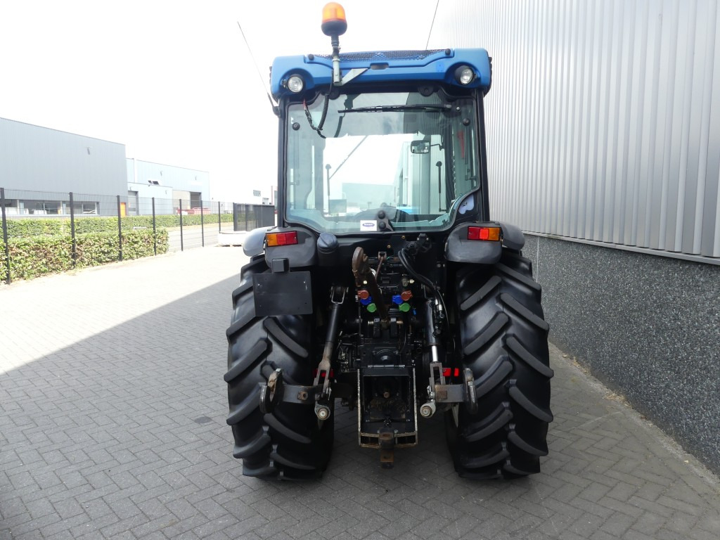New Holland T4.100F - Compact tractor: picture 4 New Holland T4.100F - Compact tractor: picture 4