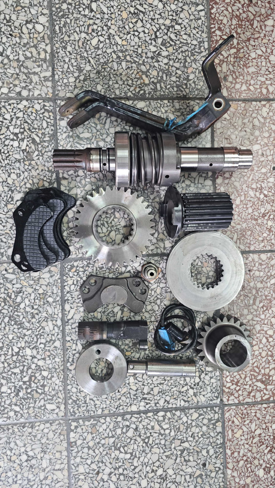 Części przystawka przedniego napędu New Holland Case 4713_0811 - Spare parts for Agricultural machinery: picture 1 Części przystawka przedniego napędu New Holland Case 4713_0811 - Spare parts for Agricultural machinery: picture 1