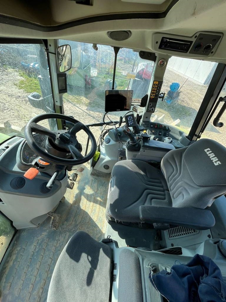 Farm tractor Claas ARION 470: picture 8
