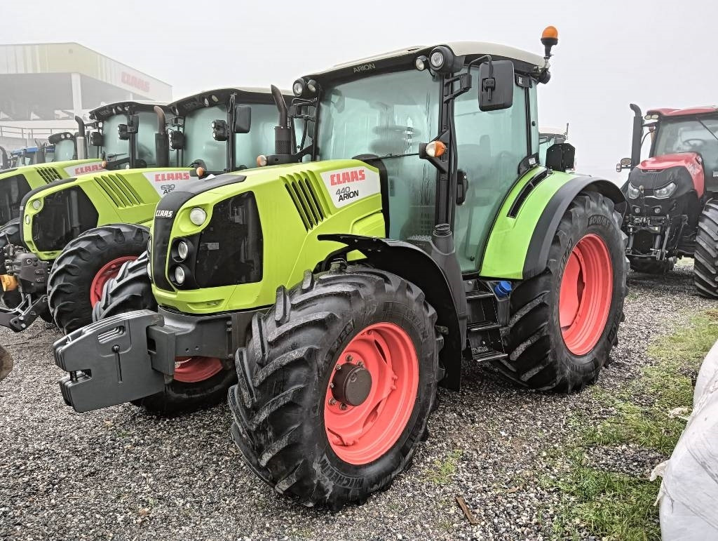 Claas Arion 440 - Farm tractor: picture 2 Claas Arion 440 - Farm tractor: picture 2