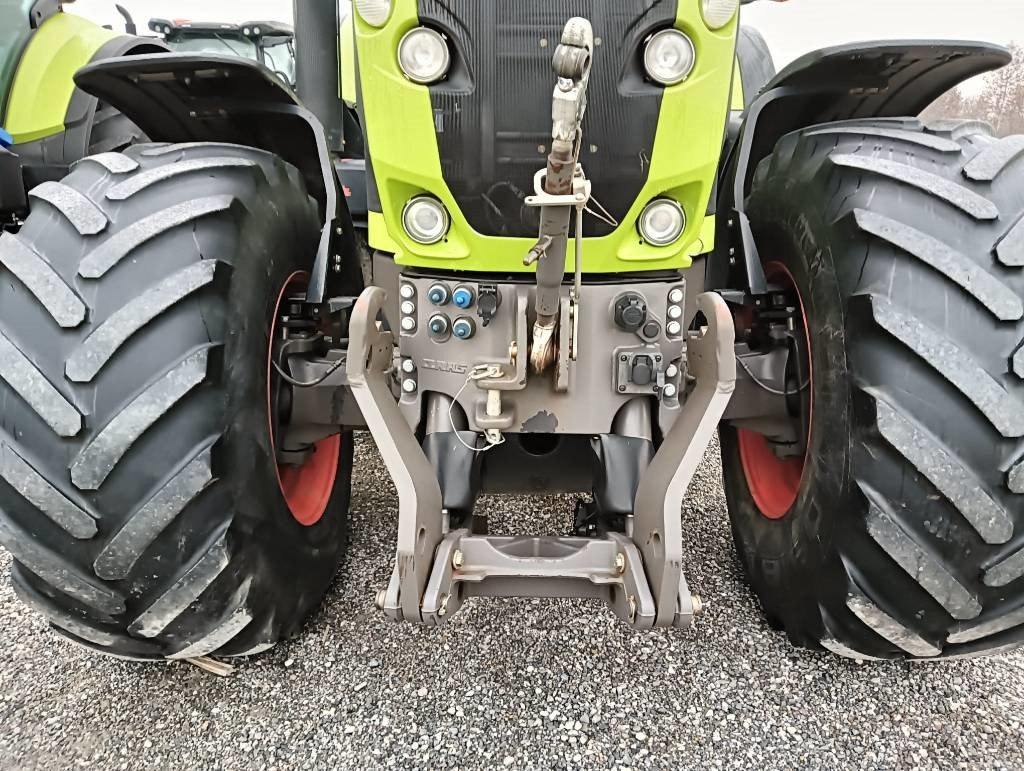 Farm tractor Claas Axion 940 Cmatic: picture 12