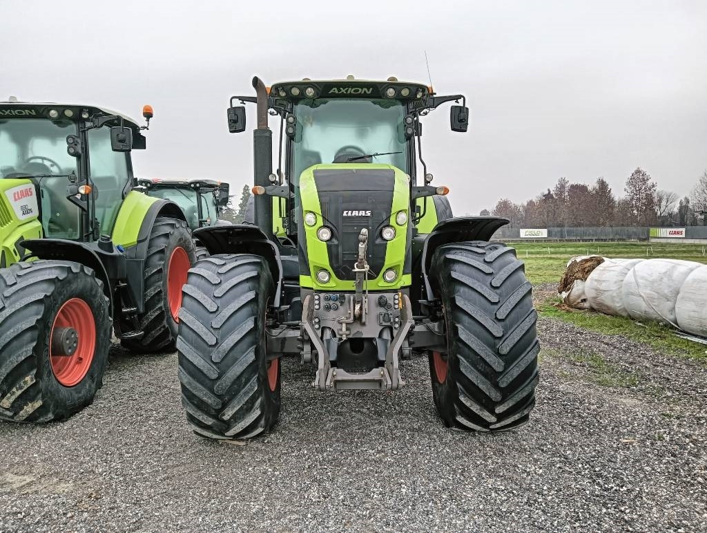 Farm tractor Claas Axion 940 Cmatic: picture 15