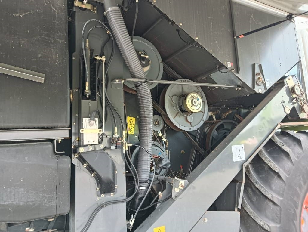 Combine harvester Claas Lexion 470: picture 13