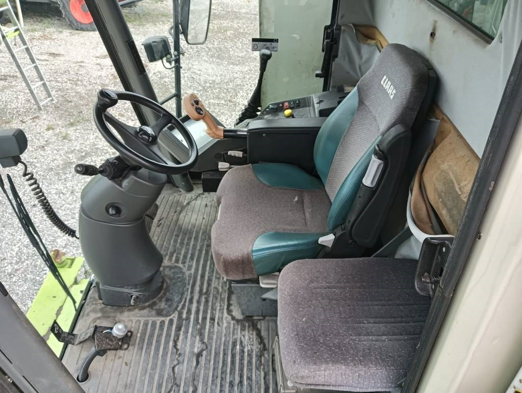 Combine harvester Claas Lexion 470: picture 8