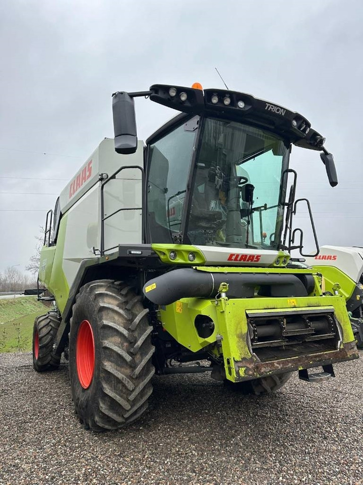 Claas Trion 530 - Combine harvester: picture 1 Claas Trion 530 - Combine harvester: picture 1