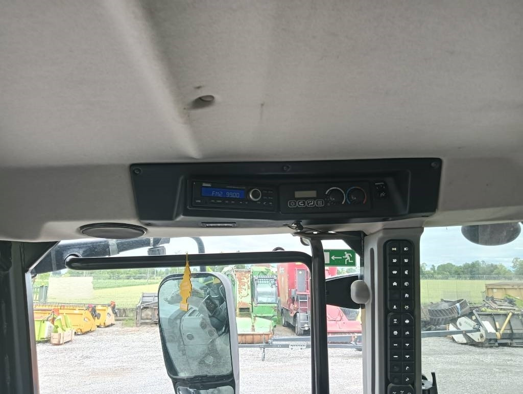 Farm tractor JCB Fastrac 4220: picture 12