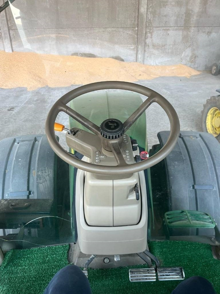 John Deere 7230 R - Farm tractor: picture 3 John Deere 7230 R - Farm tractor: picture 3