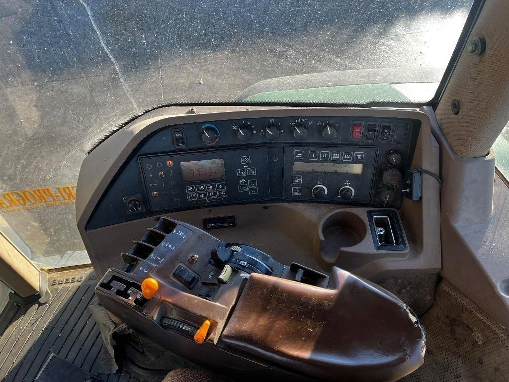 John Deere 8410 - Farm tractor: picture 4 John Deere 8410 - Farm tractor: picture 4