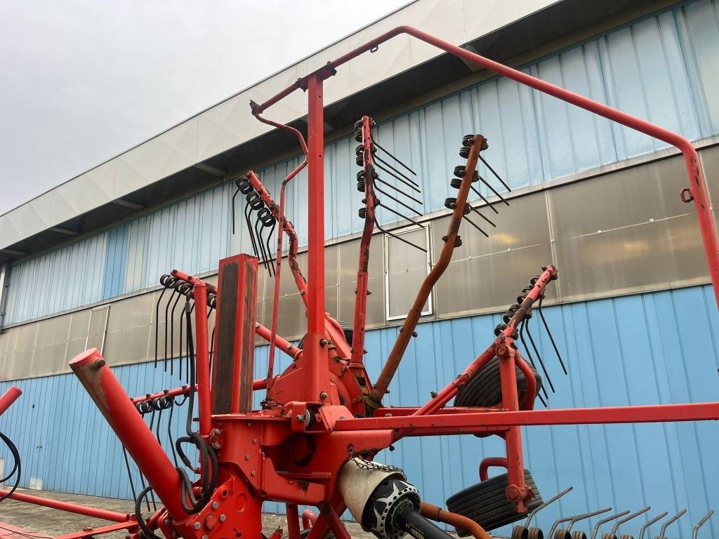 Kuhn 6520 - Tedder/ Rake: picture 4 Kuhn 6520 - Tedder/ Rake: picture 4