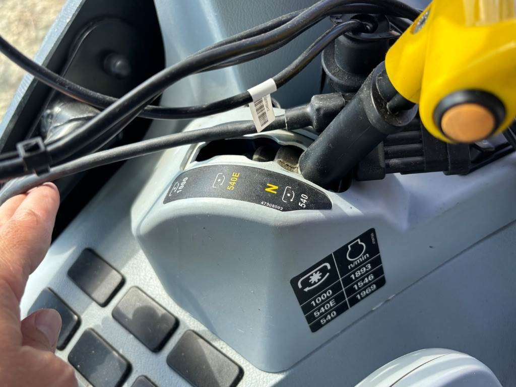 New Holland T6.165 - Farm tractor: picture 2 New Holland T6.165 - Farm tractor: picture 2