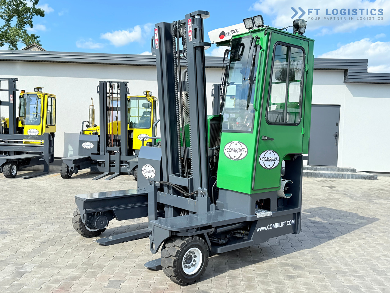 COMBILIFT C3500 / DUPLEX 4100MM / GAS / EXTENDABLE FORKS / CABIN / HEATING + AIR CONDITIONING / LIKE NEW - 4-way reach truck: picture 1 COMBILIFT C3500 / DUPLEX 4100MM / GAS / EXTENDABLE FORKS / CABIN / HEATING + AIR CONDITIONING / LIKE NEW - 4-way reach truck: picture 1