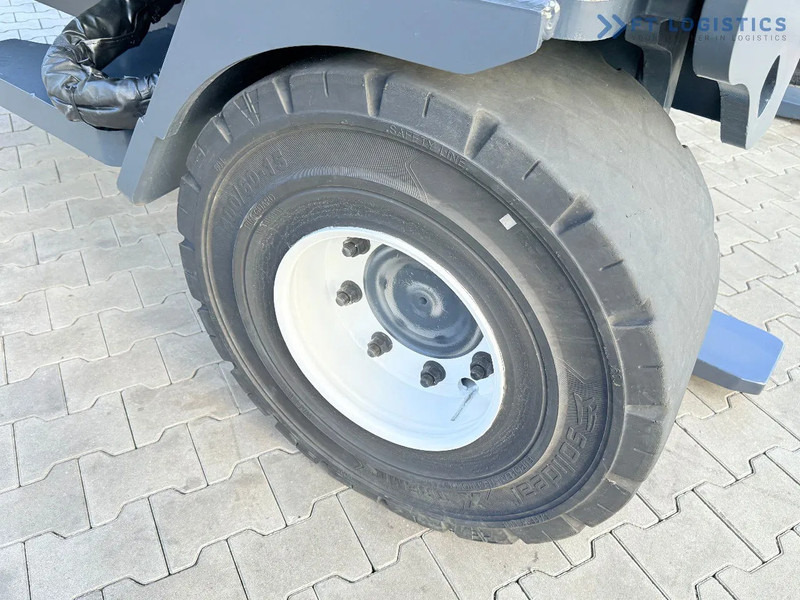 Combilift C14000 / LPG GAS / DUPLEX 3600MM / FREE LIFT / FORK POSITIONER / 1500MM FORKS / LIKE NEW C14000 / LPG GAS / DUPLEX 3600MM / FREE - 4-way reach truck: picture 5 Combilift C14000 / LPG GAS / DUPLEX 3600MM / FREE LIFT / FORK POSITIONER / 1500MM FORKS / LIKE NEW C14000 / LPG GAS / DUPLEX 3600MM / FREE - 4-way reach truck: picture 5