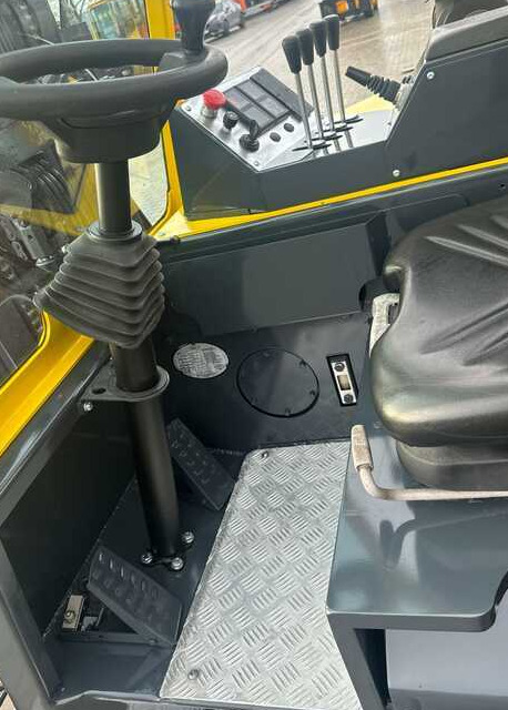 4-way reach truck Combilift C3000CB -DIESEL- Only 6117 hours: picture 13