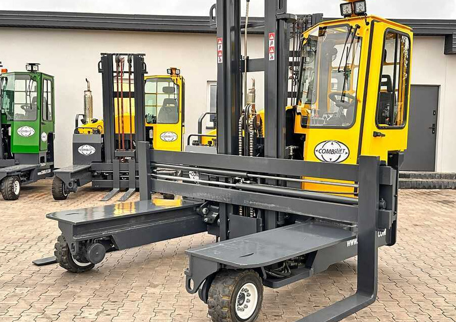 Combilift C4500 / DUPLEX / 4050MM / DIESEL / WIDE POSITIONER / FREE LIFT / SIDESHIFT / LIKE NEW - 4-way reach truck: picture 2 Combilift C4500 / DUPLEX / 4050MM / DIESEL / WIDE POSITIONER / FREE LIFT / SIDESHIFT / LIKE NEW - 4-way reach truck: picture 2