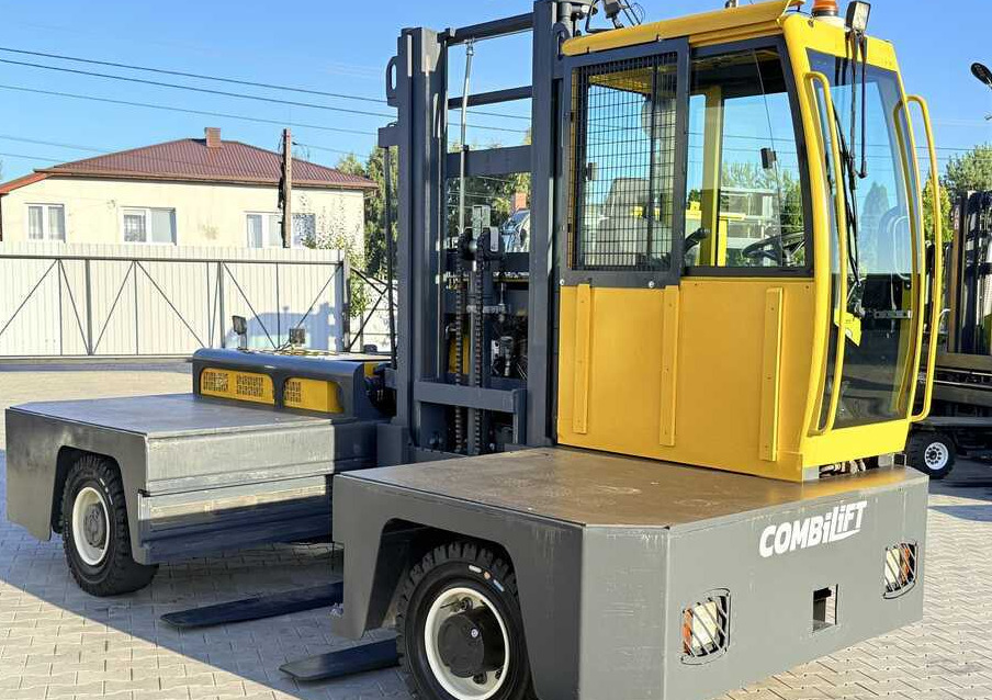 Combilift C5000FSL / DIESEL / DUPLEX - 4000MM / FREE-LIFT / CABIN / A wide range of four-way and side loaders, tailored to diverse needs and applications. - Side loader: picture 4 Combilift C5000FSL / DIESEL / DUPLEX - 4000MM / FREE-LIFT / CABIN / A wide range of four-way and side loaders, tailored to diverse needs and applications. - Side loader: picture 4