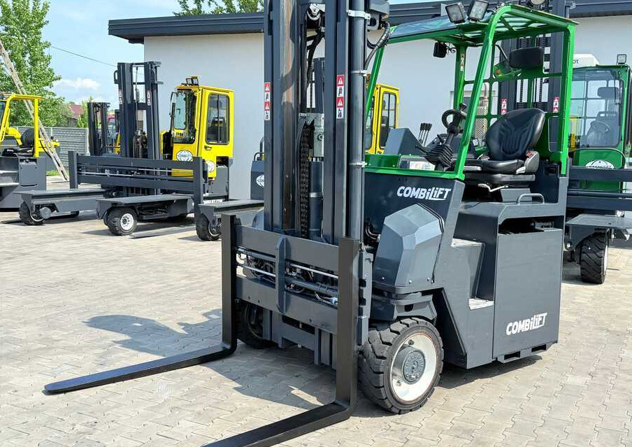 Combilift CBE4000 / TRIPLEX / 5200 / FREE-LIFT - 4-way reach truck: picture 1 Combilift CBE4000 / TRIPLEX / 5200 / FREE-LIFT - 4-way reach truck: picture 1